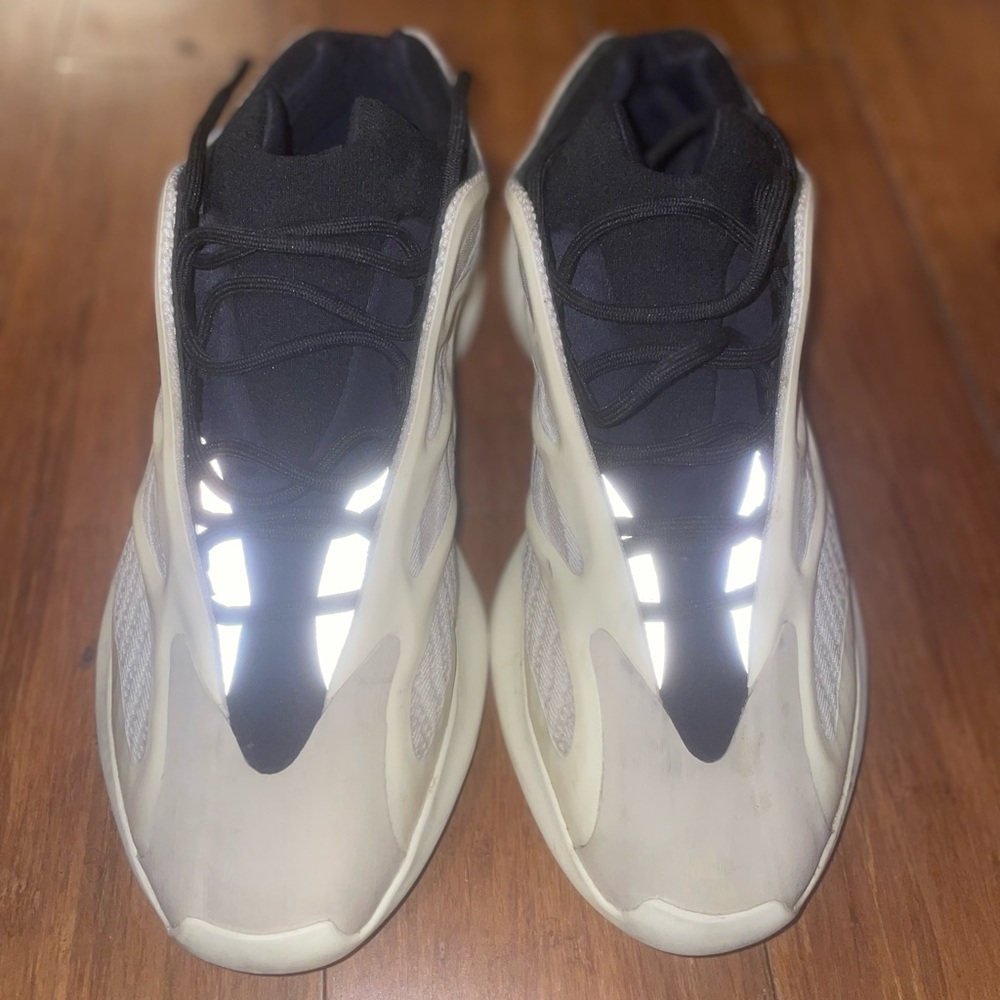 yezzy 700 boost - Picture 3 of 5